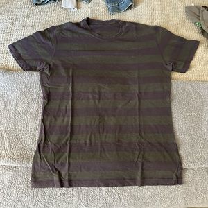 Lulu lemon t shirt